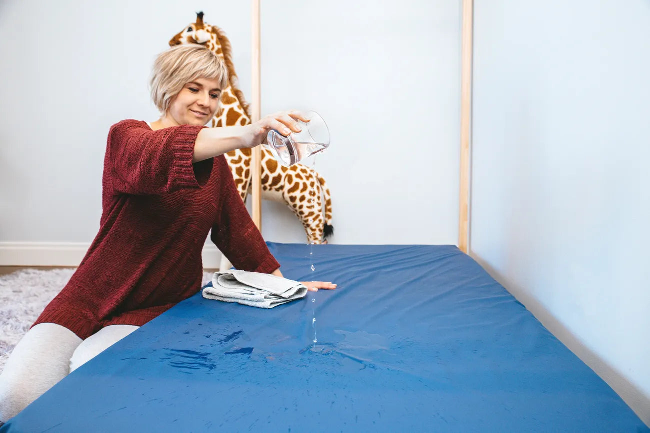 Spill test, waterproof mattress protection